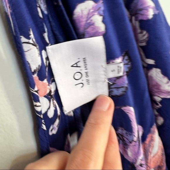 JOA Open-back Floral Print Jumpsuit In Cobalt Floral - Picture 9 of 11